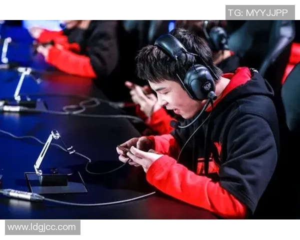 WE战队在冠军杯积分榜中以98分稳居第一展现强大实力